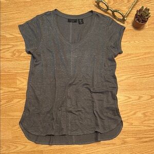 Tahari Gray Cap Sleeve V-Neck Tee